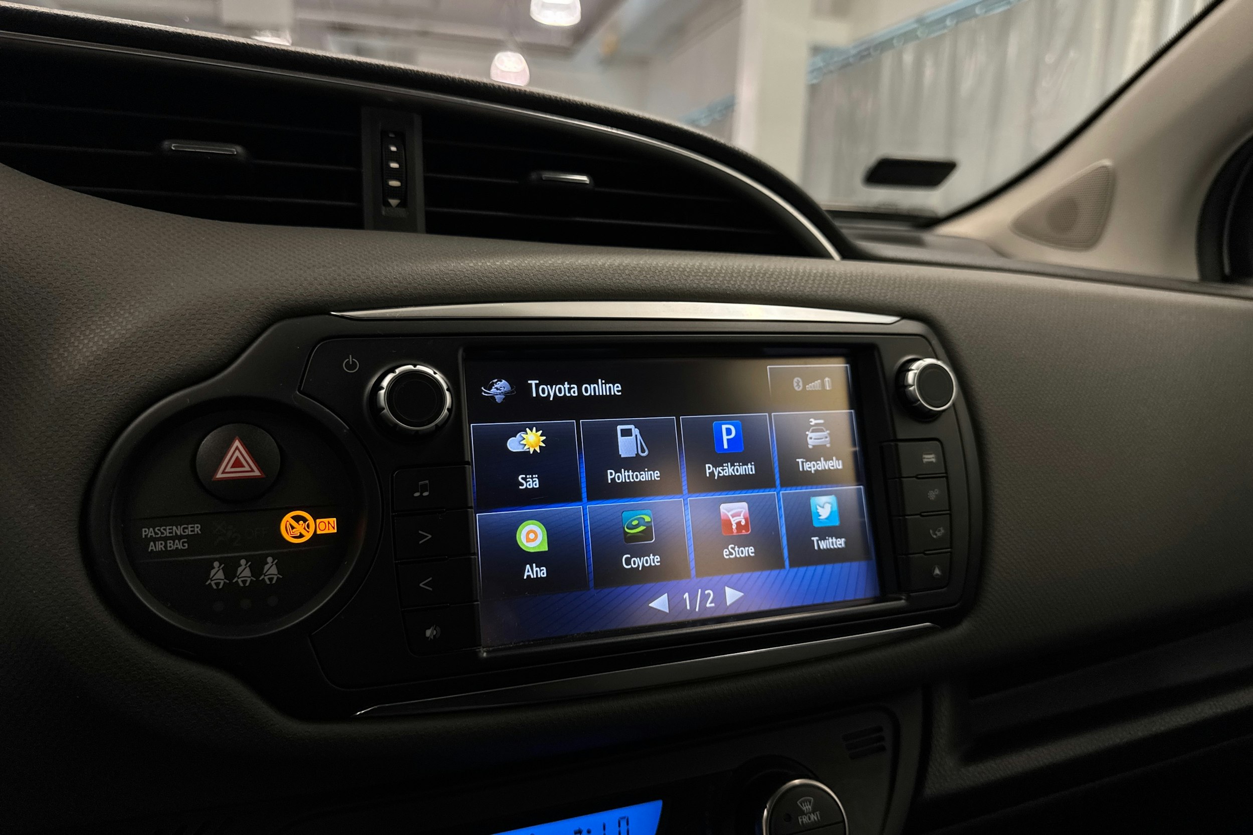 ruskea (beige) Toyota Yaris 2015 kuva 34.