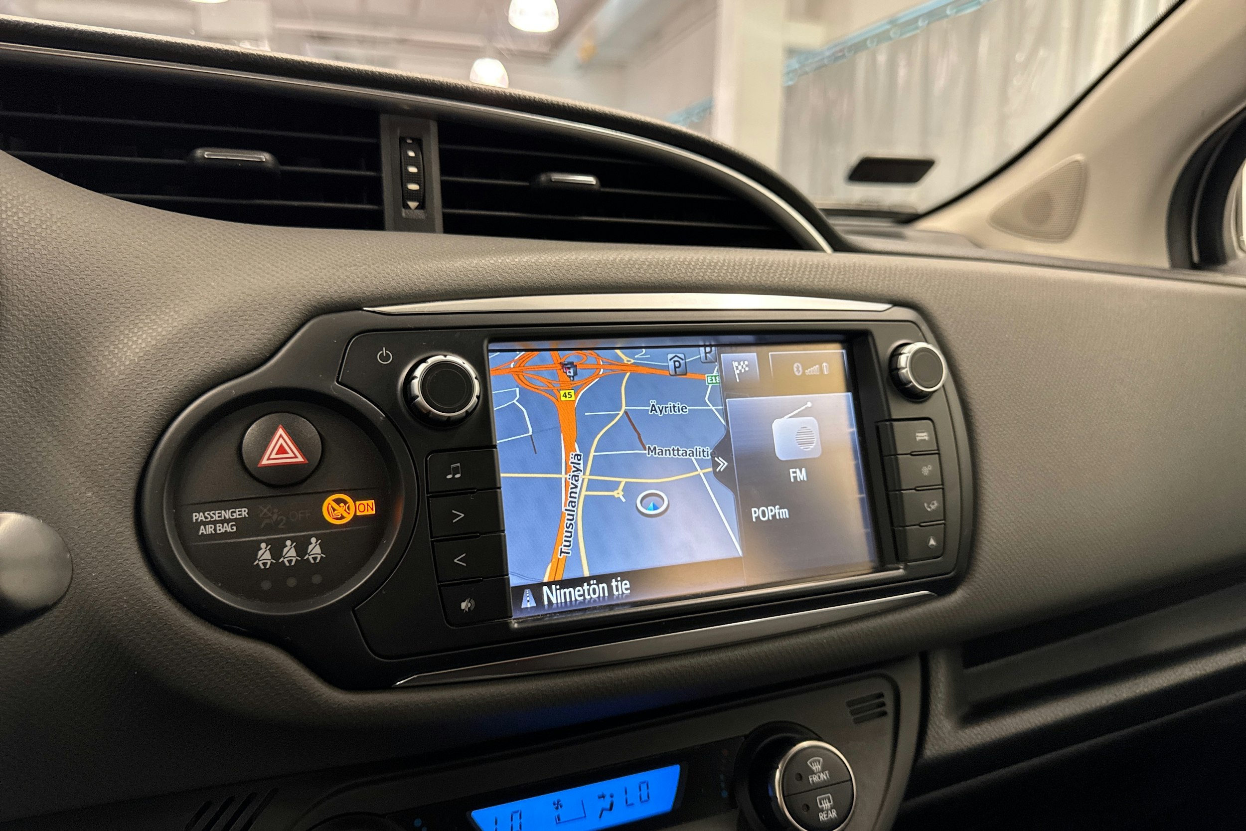 ruskea (beige) Toyota Yaris 2015 kuva 35.
