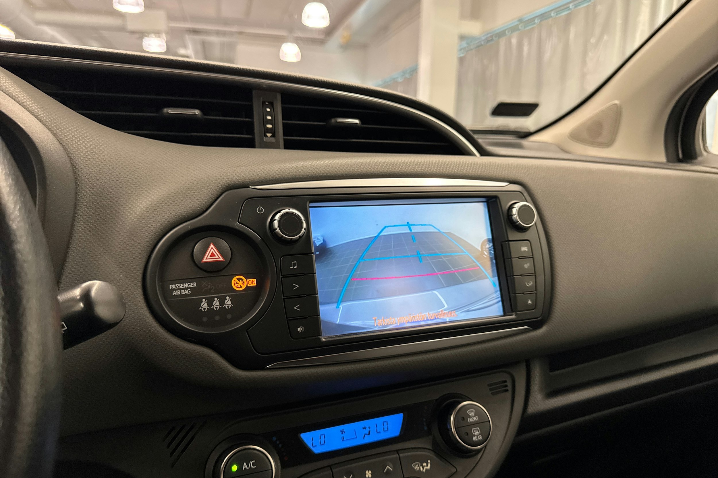 ruskea (beige) Toyota Yaris 2015 kuva 36.