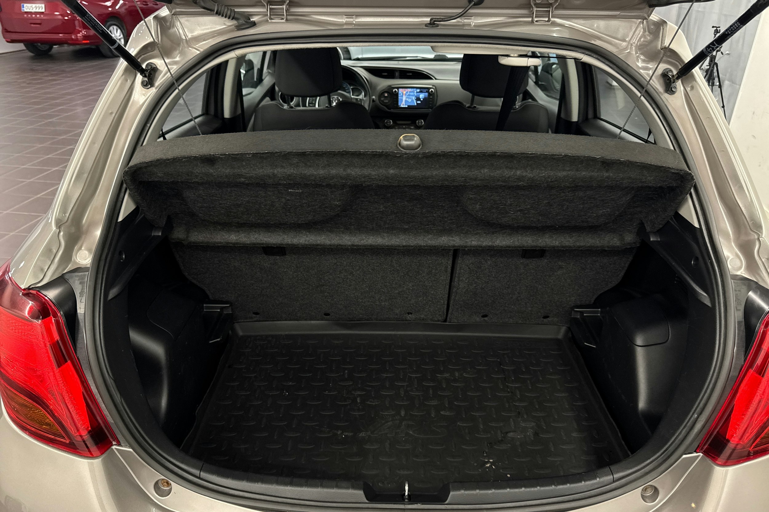 ruskea (beige) Toyota Yaris 2015 kuva 38.