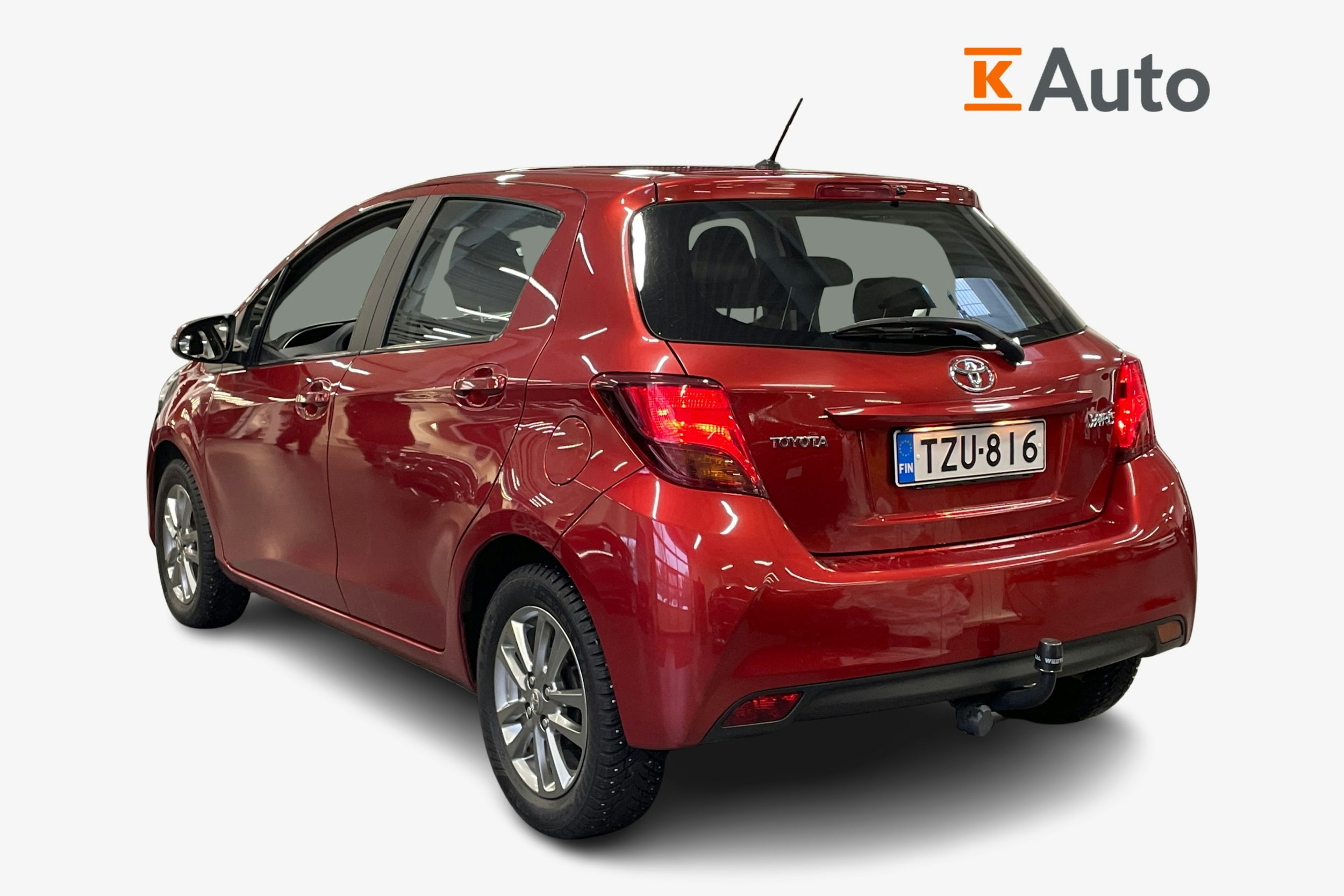 Punainen Toyota Yaris 2015 kuva 2.