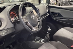 Punainen Toyota Yaris 2015 kuva 10.