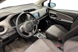harmaa Toyota Yaris 2015 kuva 3.