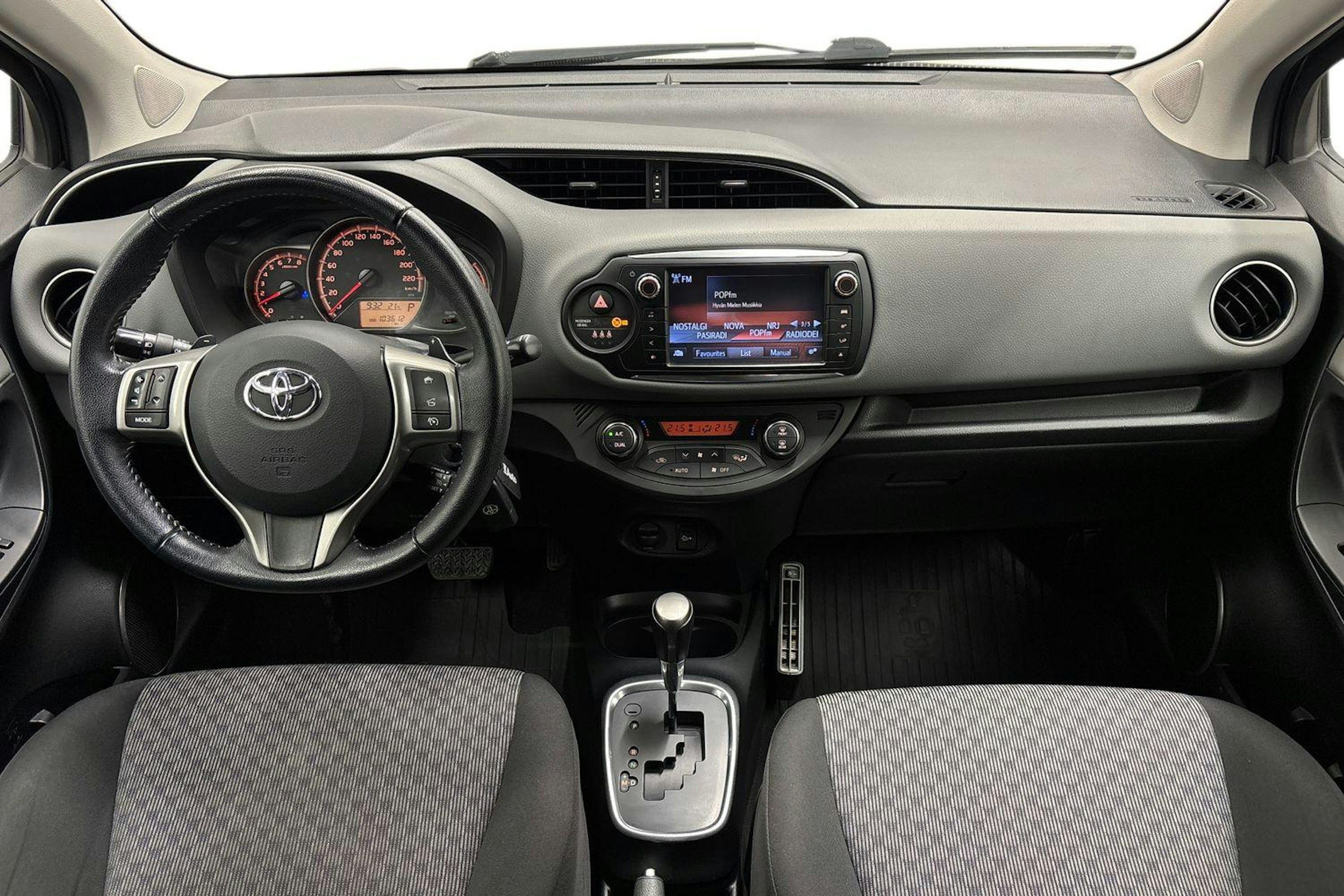 harmaa Toyota Yaris 2015 kuva 9.