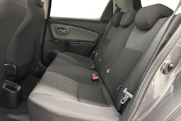 harmaa Toyota Yaris 2015 kuva 10.