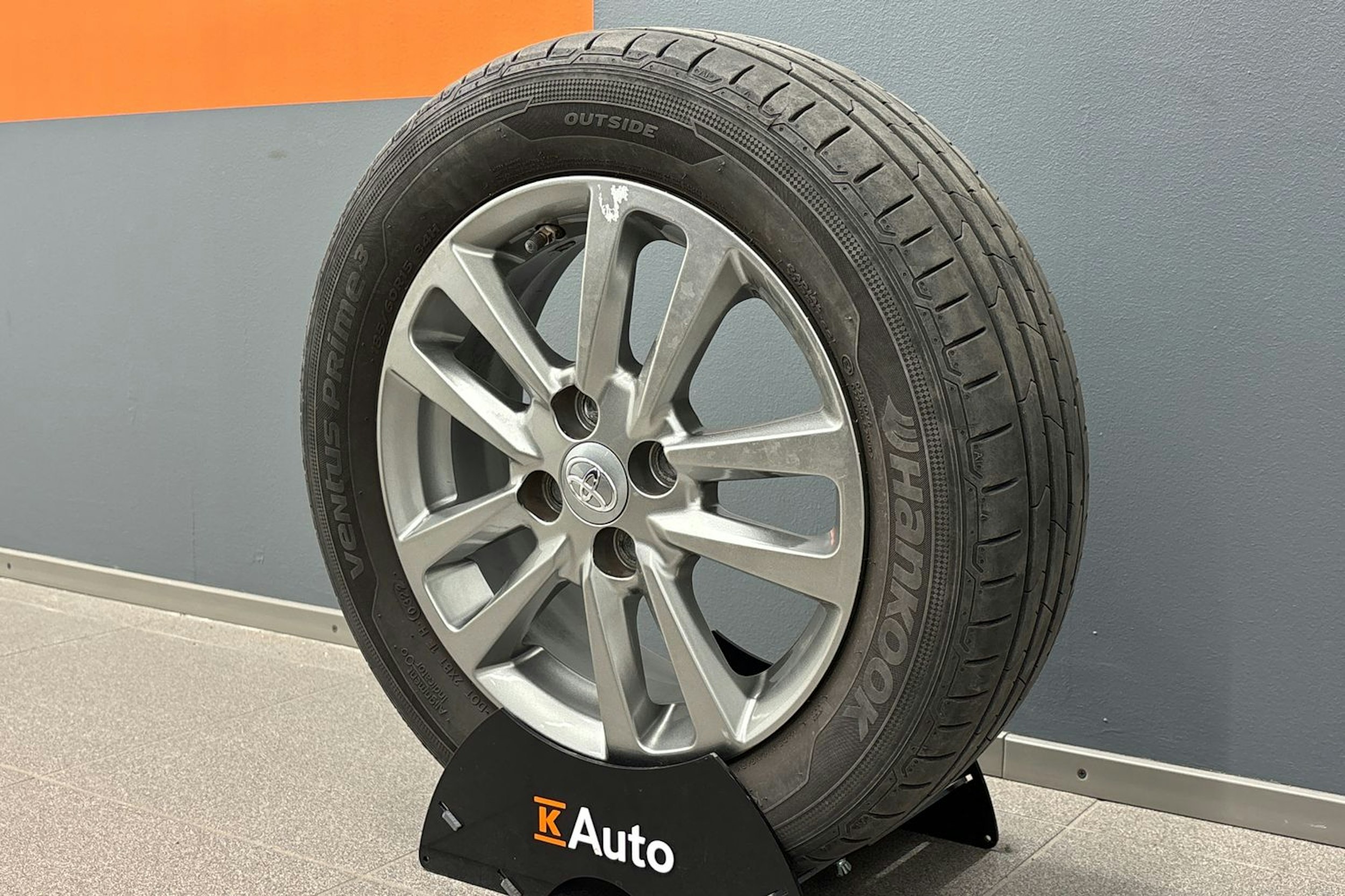 harmaa Toyota Yaris 2015 kuva 13.