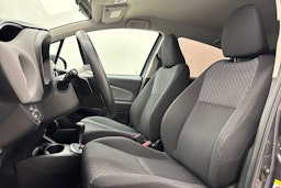 harmaa Toyota Yaris 2015 kuva 14.