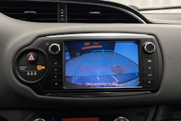 harmaa Toyota Yaris 2015 kuva 16.