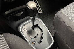 harmaa Toyota Yaris 2015 kuva 17.