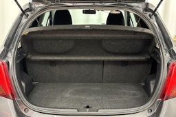 harmaa Toyota Yaris 2015 kuva 18.