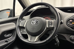 harmaa Toyota Yaris 2015 kuva 20.