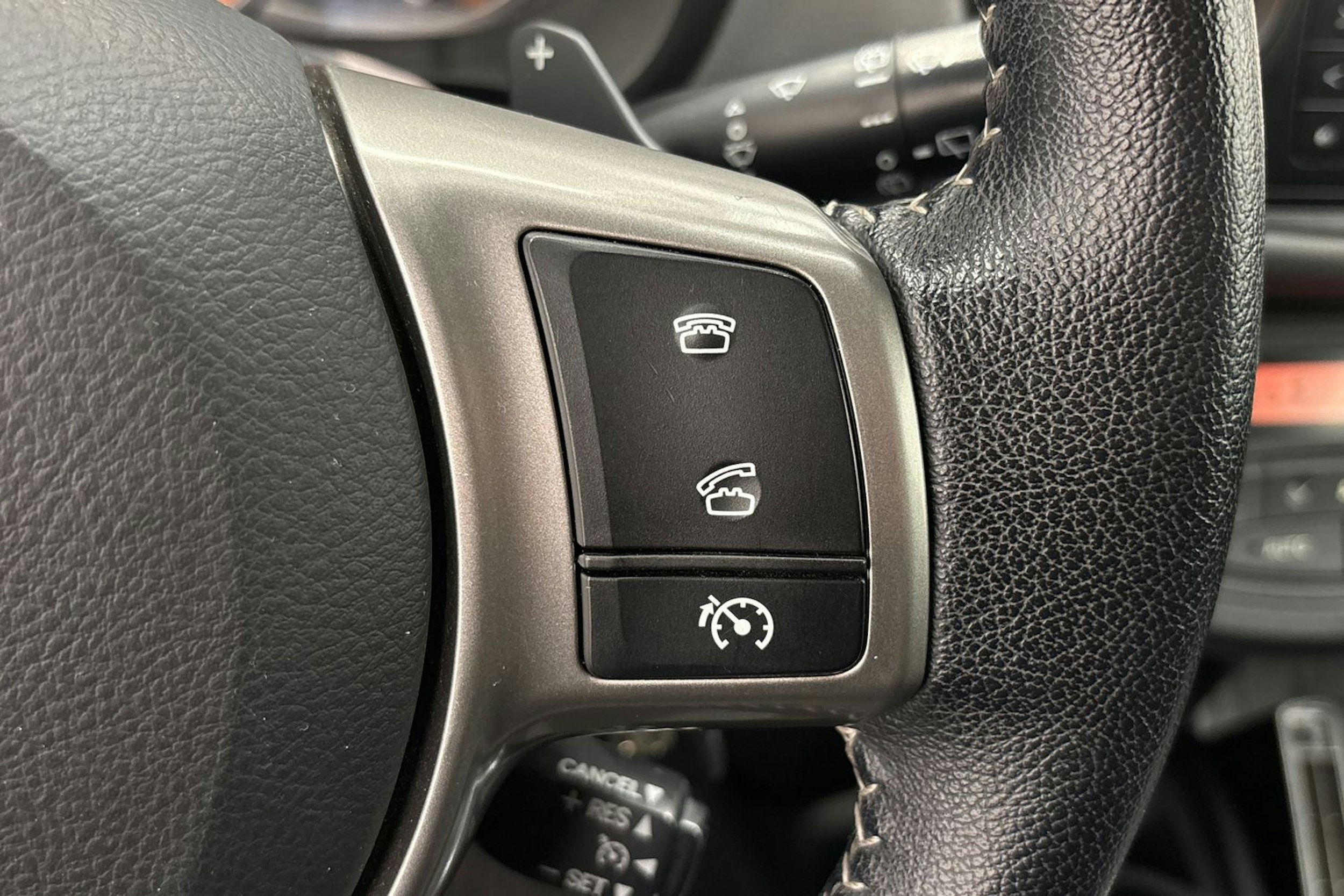 harmaa Toyota Yaris 2015 kuva 22.