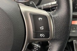 harmaa Toyota Yaris 2015 kuva 22.