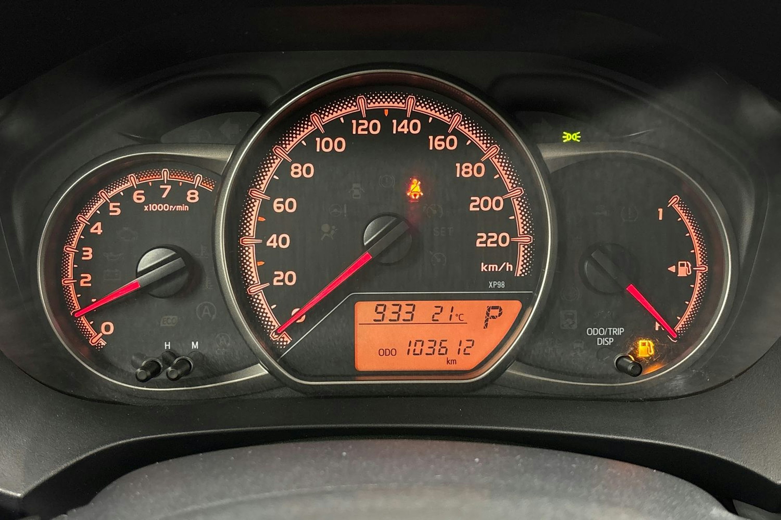 harmaa Toyota Yaris 2015 kuva 23.