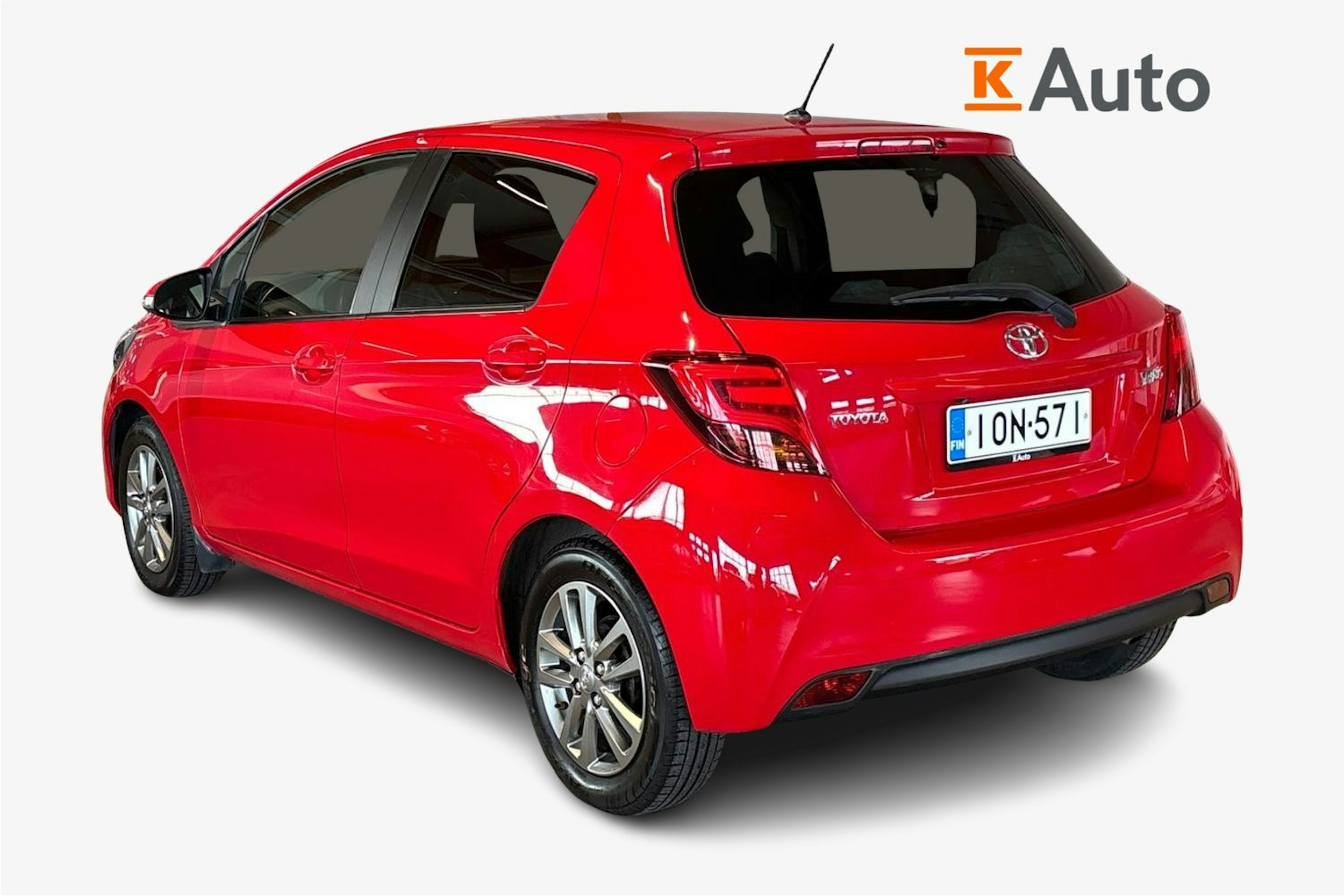 punainen Toyota Yaris 2016 kuva 2.