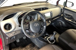 punainen Toyota Yaris 2016 kuva 7.