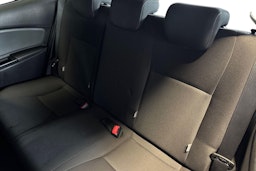 punainen Toyota Yaris 2016 kuva 10.