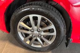 punainen Toyota Yaris 2016 kuva 11.
