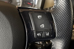 punainen Toyota Yaris 2016 kuva 16.