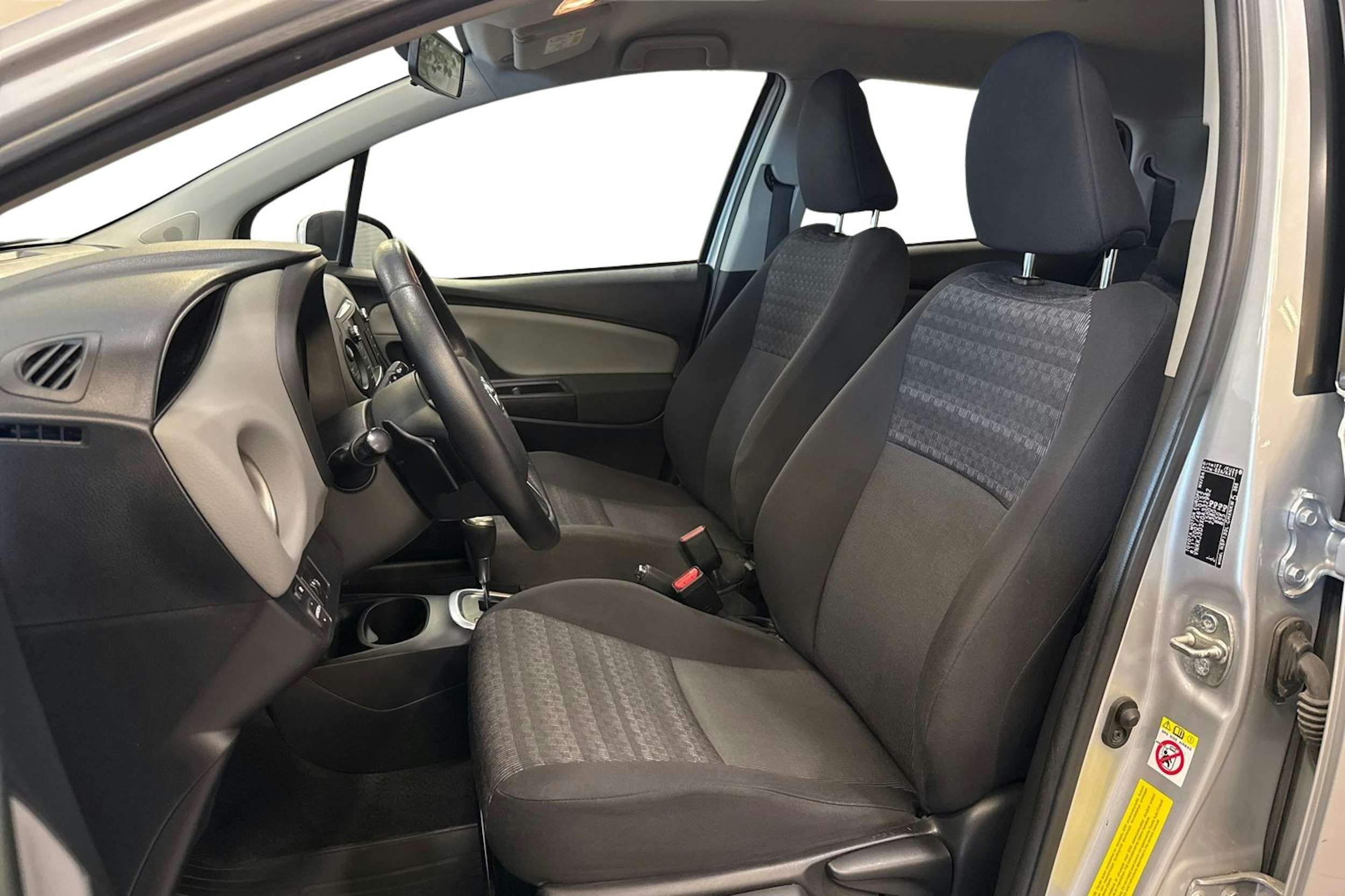 Hopea Toyota Yaris 2016 kuva 10.