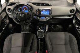 Sininen Toyota Yaris 2016 kuva 9.