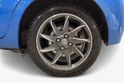 Sininen Toyota Yaris 2016 kuva 11.