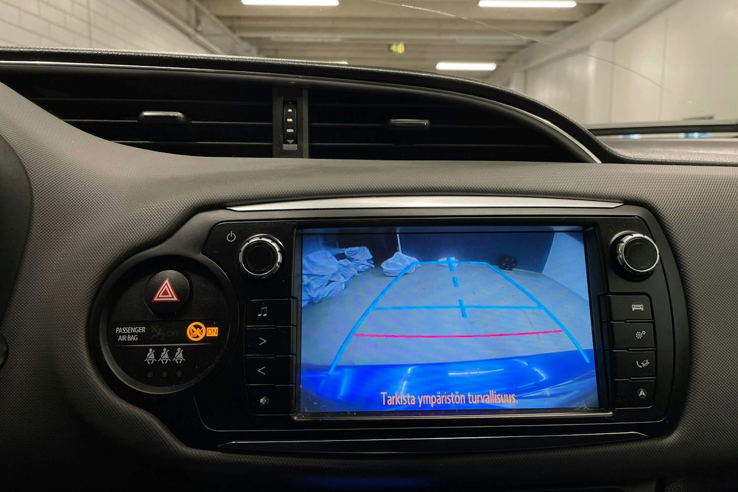 Sininen Toyota Yaris 2016 kuva 19.