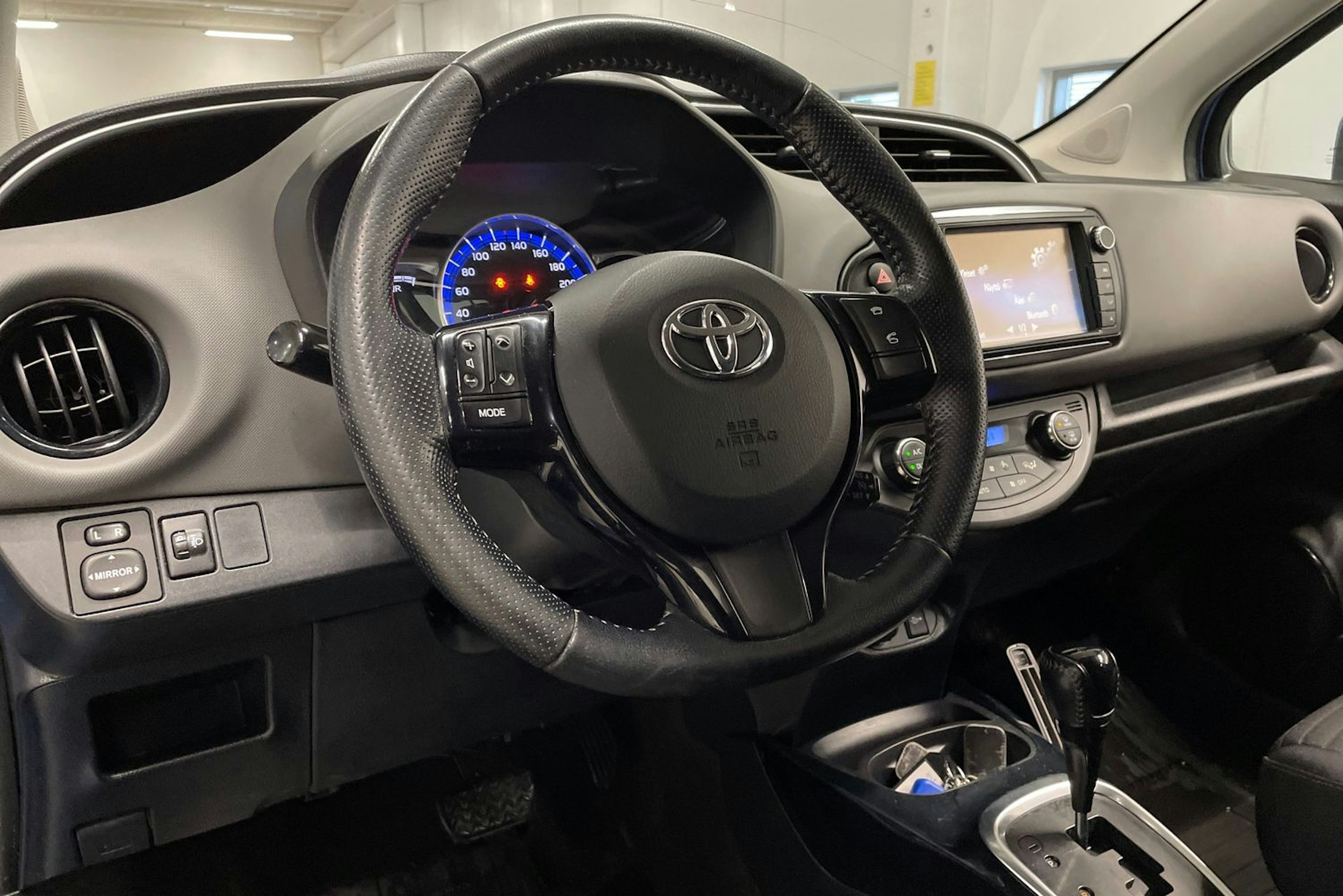 Sininen Toyota Yaris 2016 kuva 26.