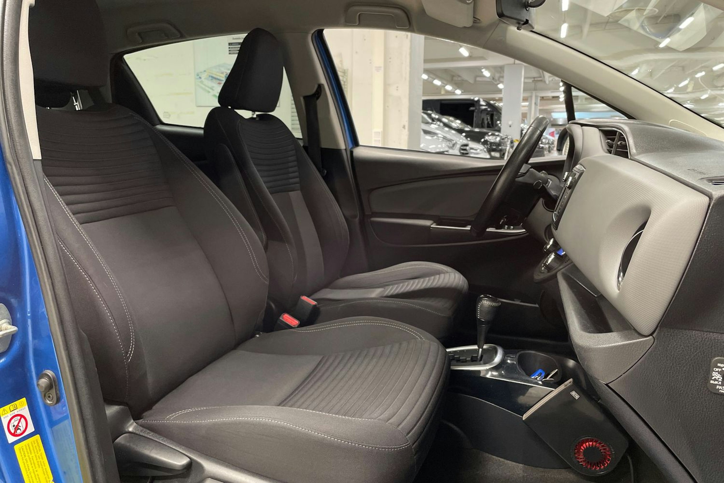 Sininen Toyota Yaris 2016 kuva 27.