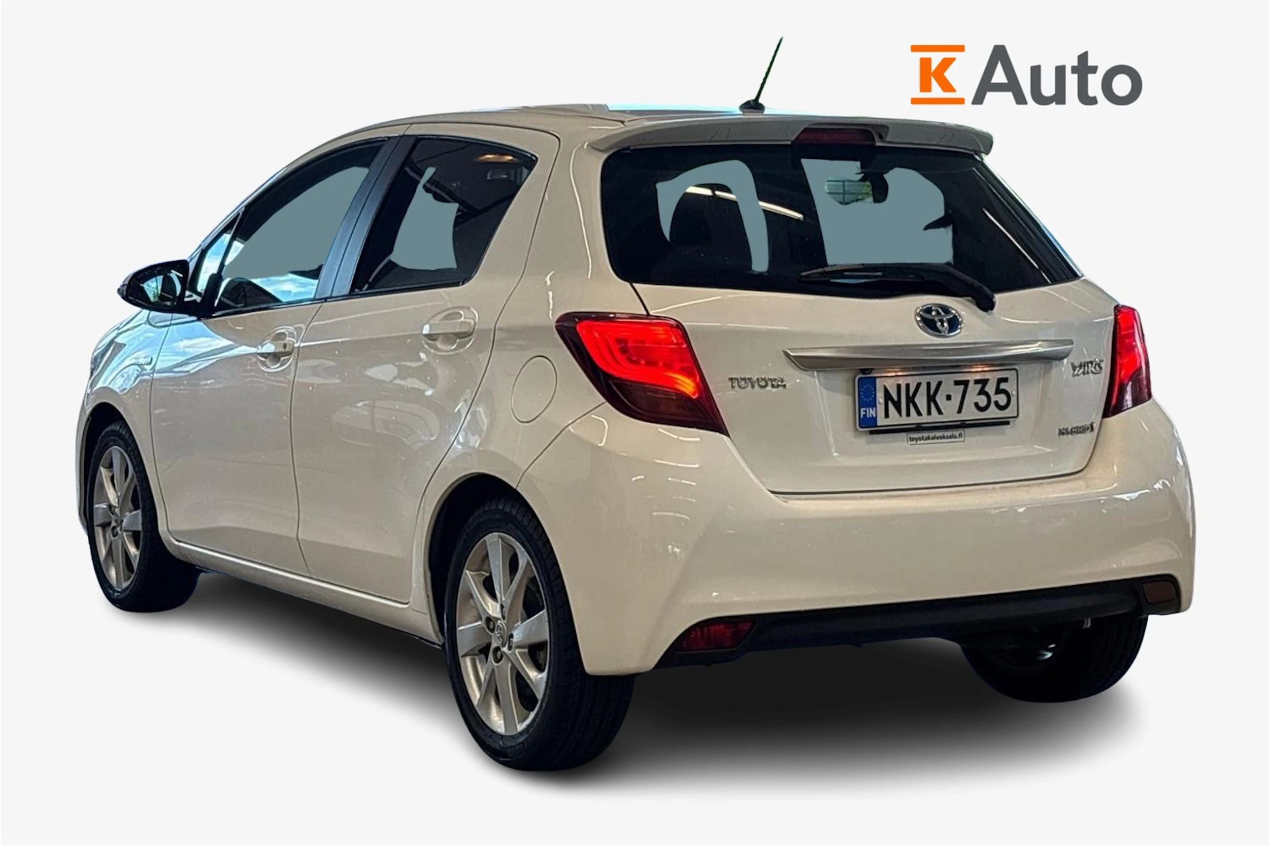 Valkoinen Toyota Yaris 2016 kuva 2.