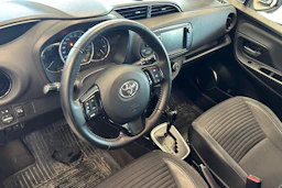Valkoinen Toyota Yaris 2016 kuva 3.