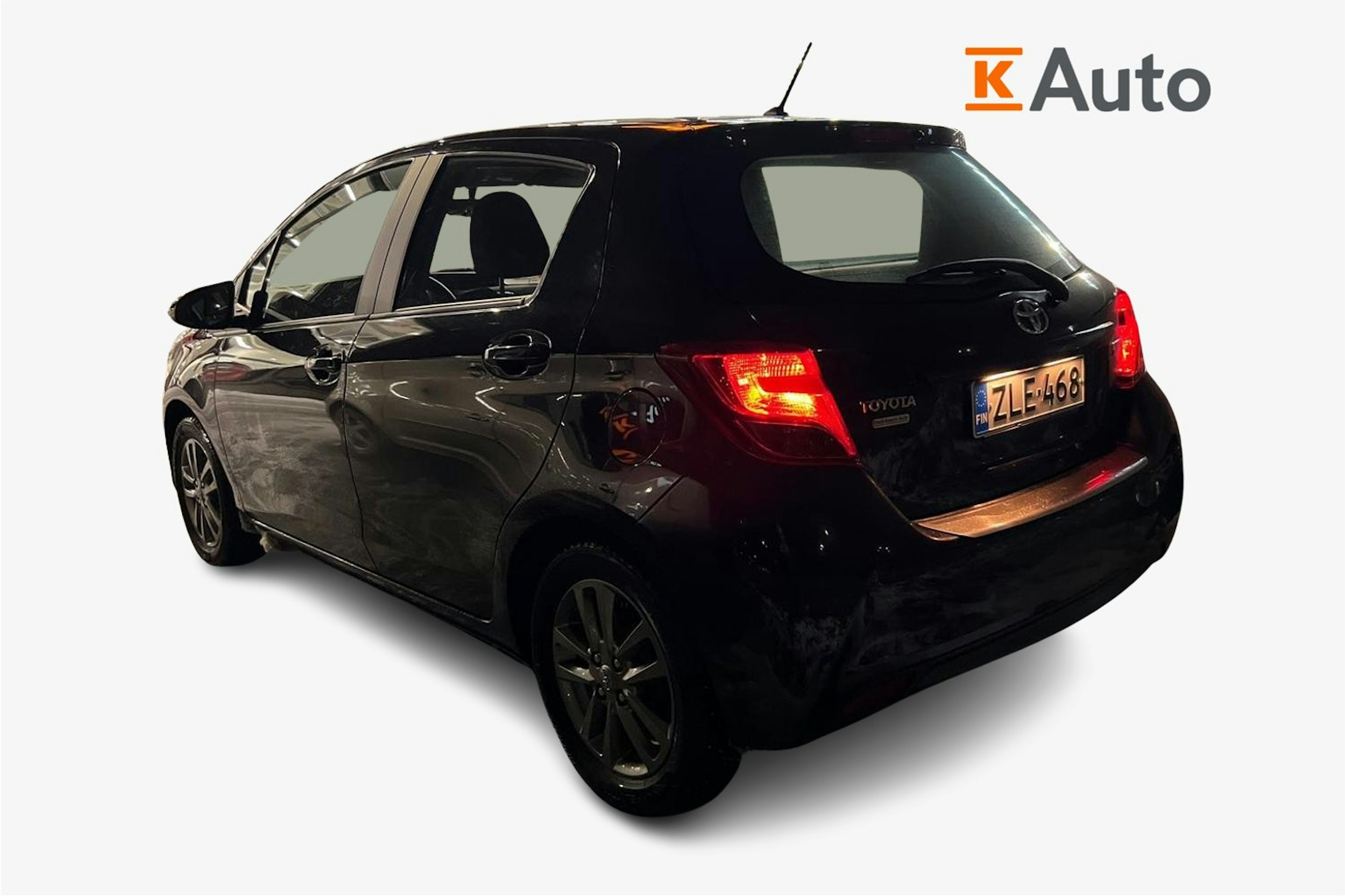 musta Toyota Yaris 2016 kuva 2.