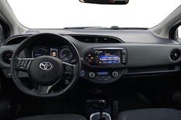 harmaa Toyota Yaris 2017 kuva 9.