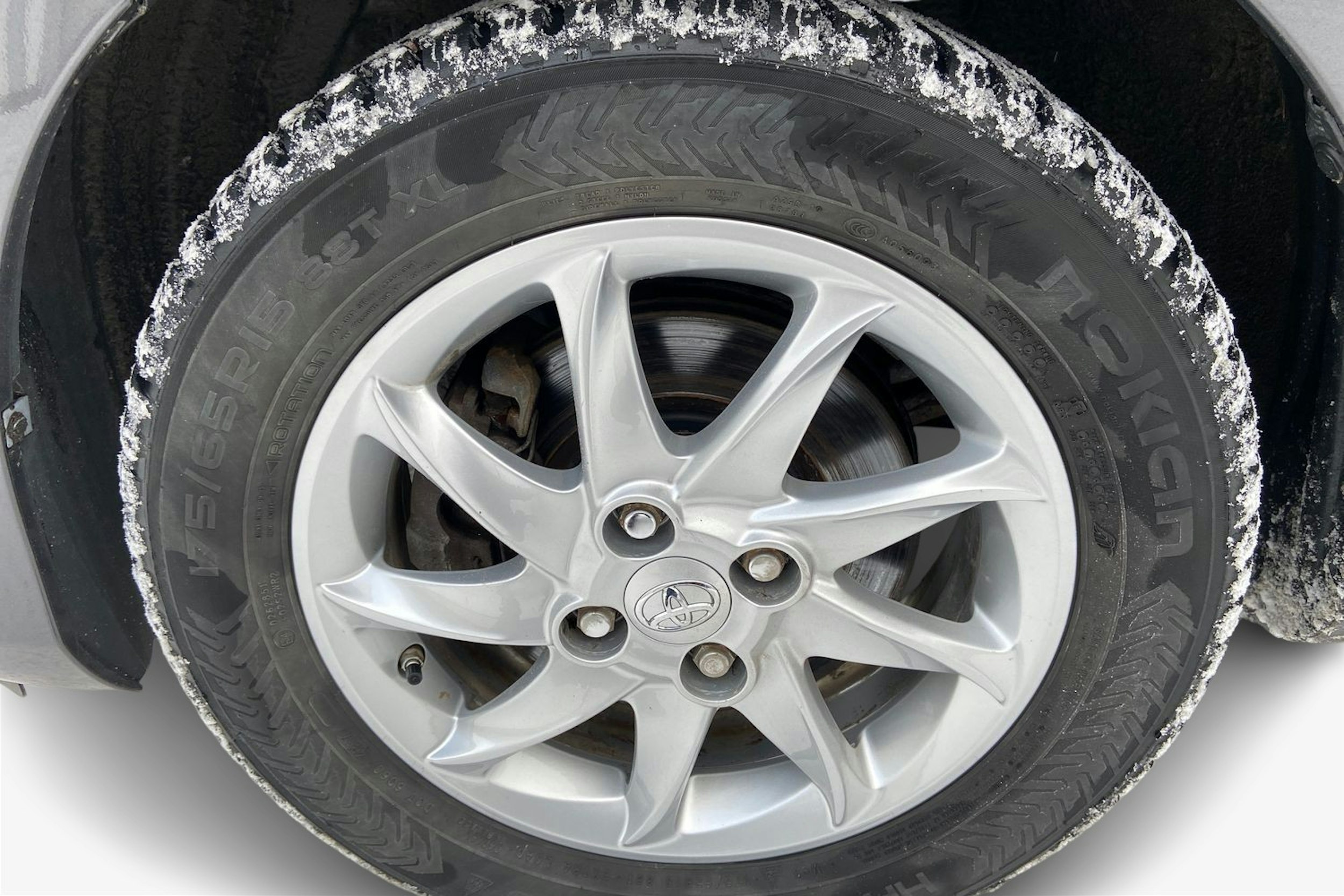 harmaa Toyota Yaris 2017 kuva 11.