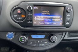 harmaa Toyota Yaris 2017 kuva 16.