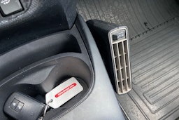 harmaa Toyota Yaris 2017 kuva 18.