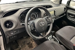 valkoinen Toyota Yaris 2017 kuva 3.