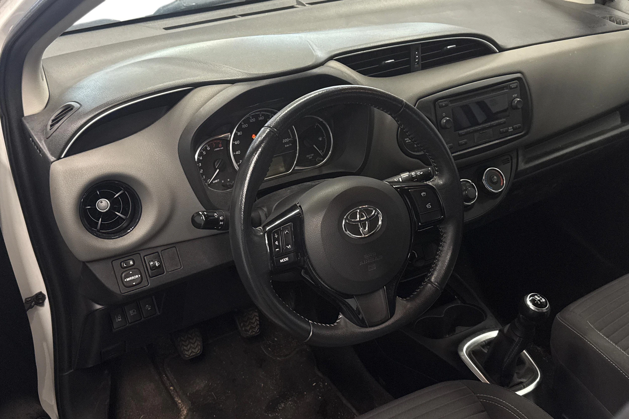 valkoinen Toyota Yaris 2017 kuva 3.