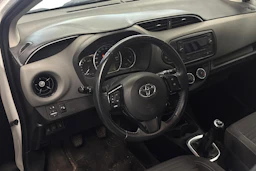 valkoinen Toyota Yaris 2017 kuva 3.
