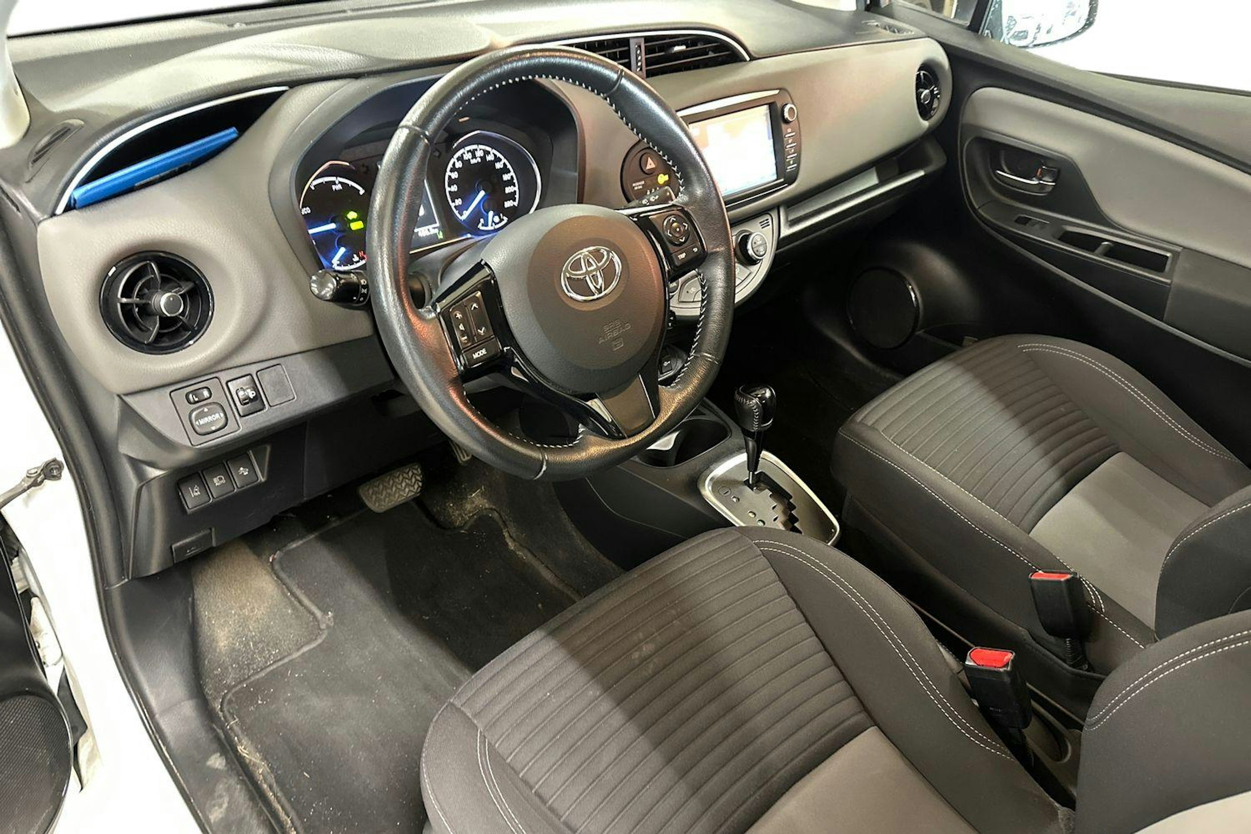valkoinen Toyota Yaris 2017 kuva 3.