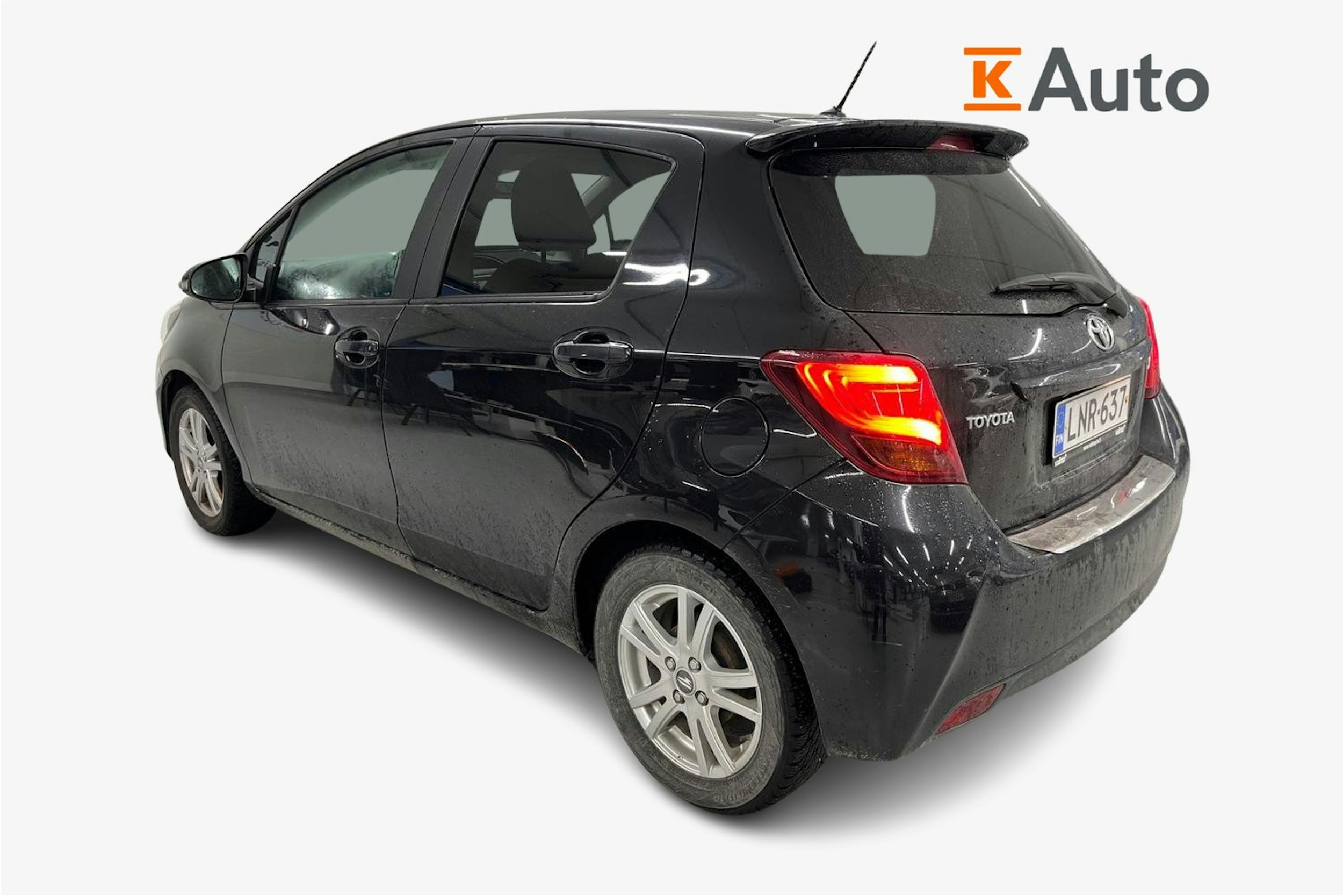 musta Toyota Yaris 2017 kuva 2.