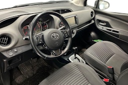 musta Toyota Yaris 2017 kuva 3.