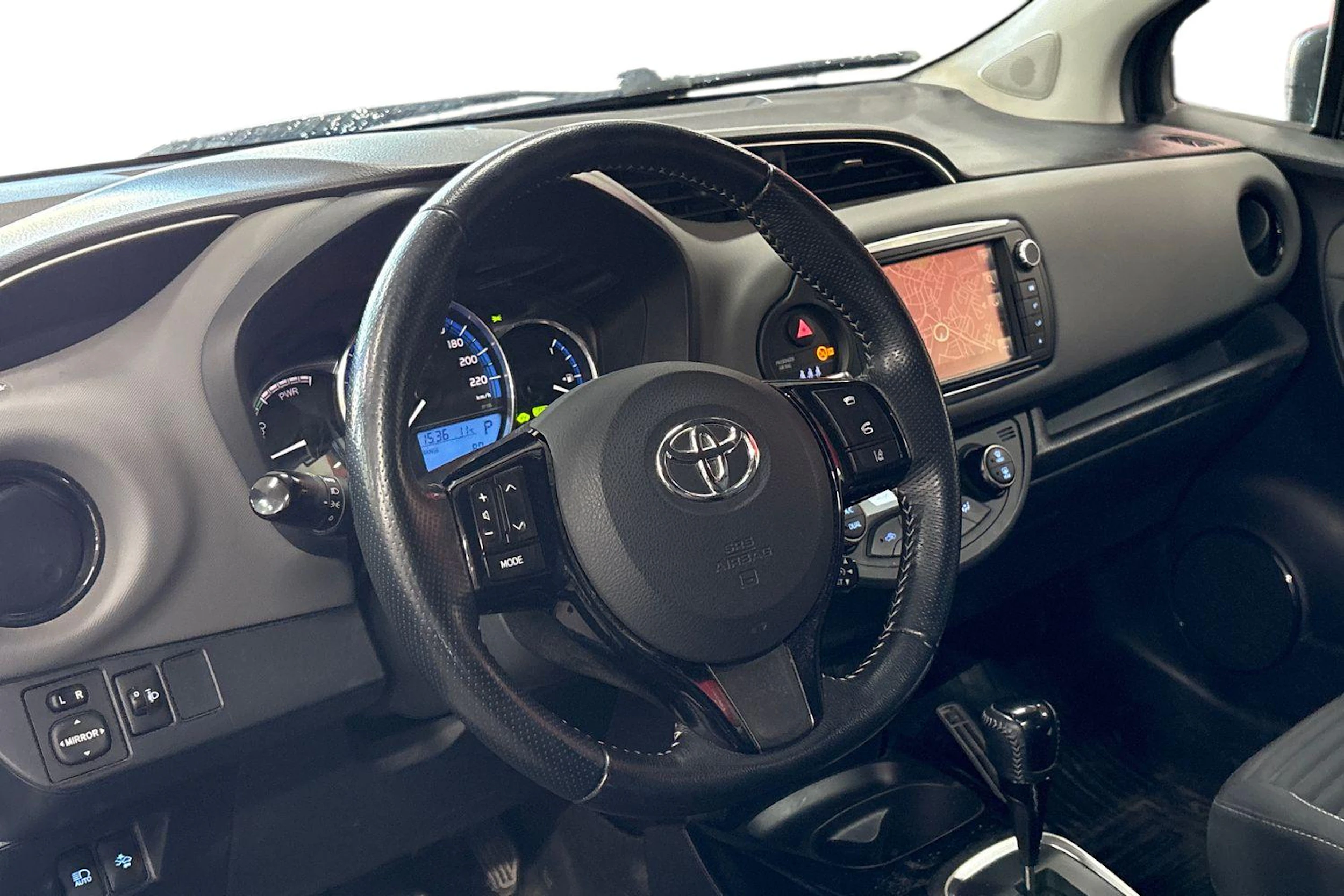 musta Toyota Yaris 2017 kuva 3.