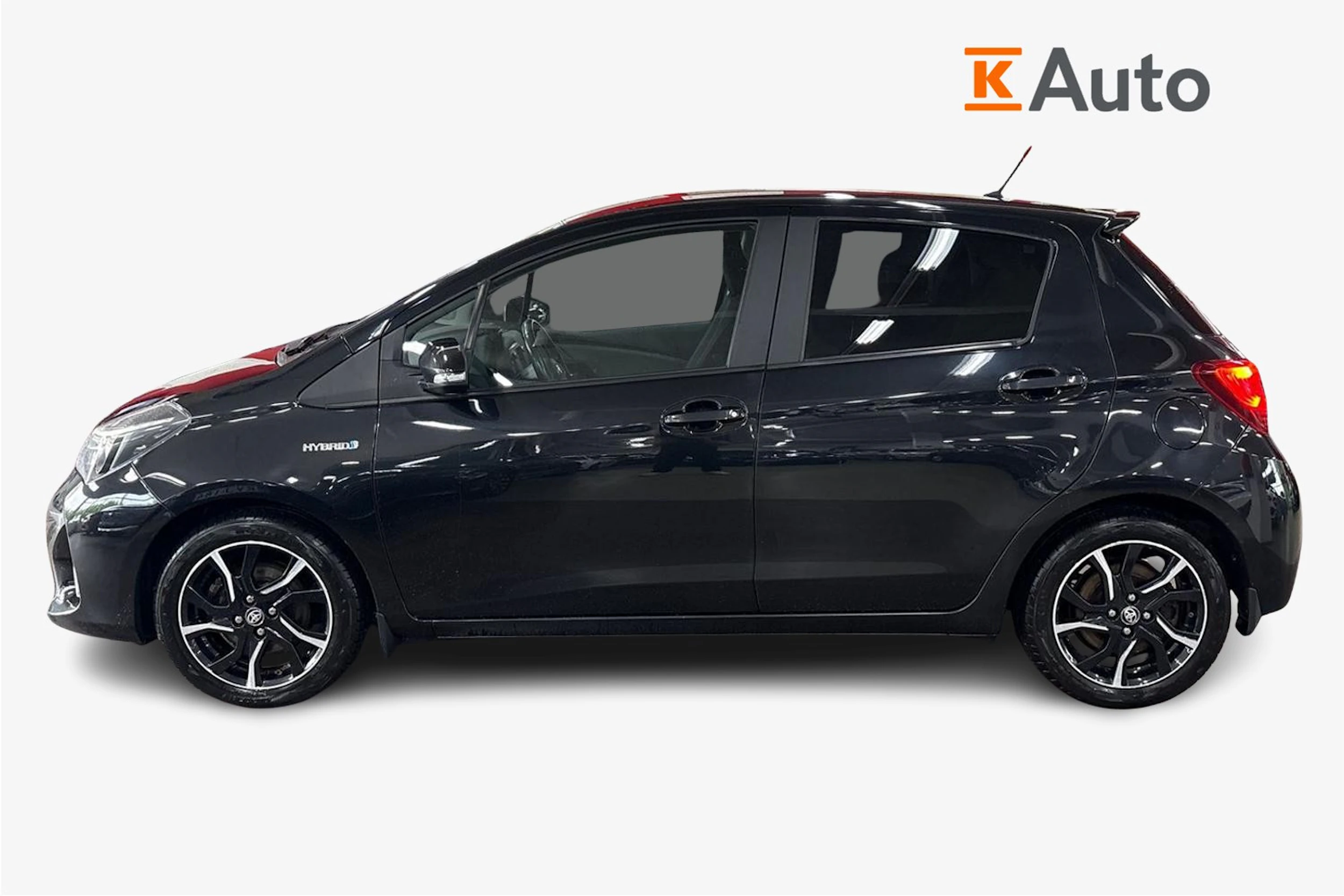 musta Toyota Yaris 2017 kuva 7.
