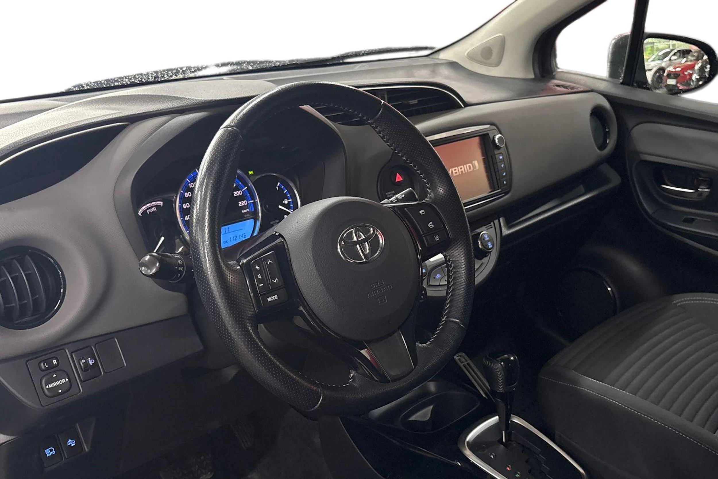 musta Toyota Yaris 2017 kuva 8.
