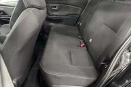 musta Toyota Yaris 2017 kuva 11.