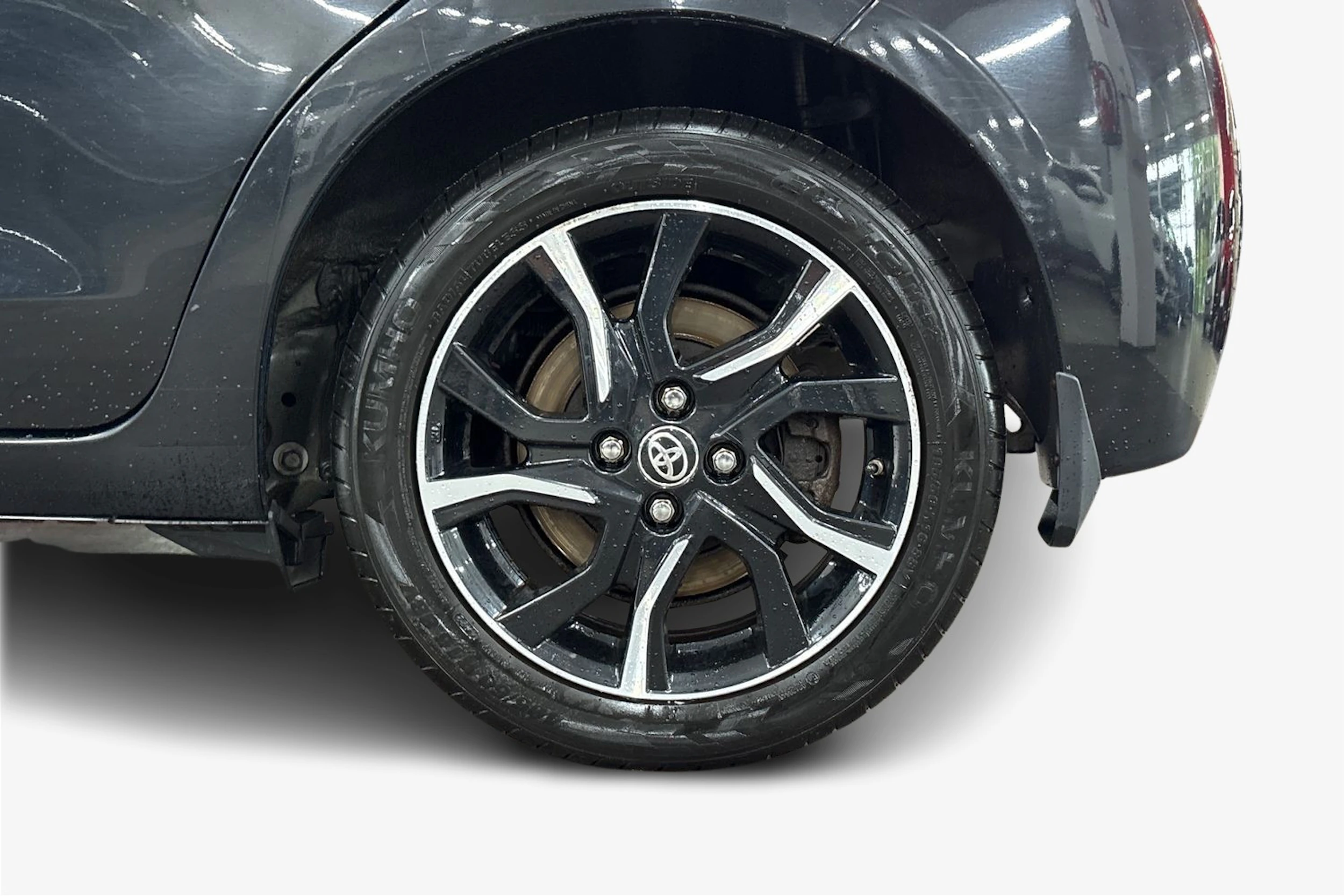 musta Toyota Yaris 2017 kuva 12.