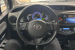 musta Toyota Yaris 2017 kuva 15.