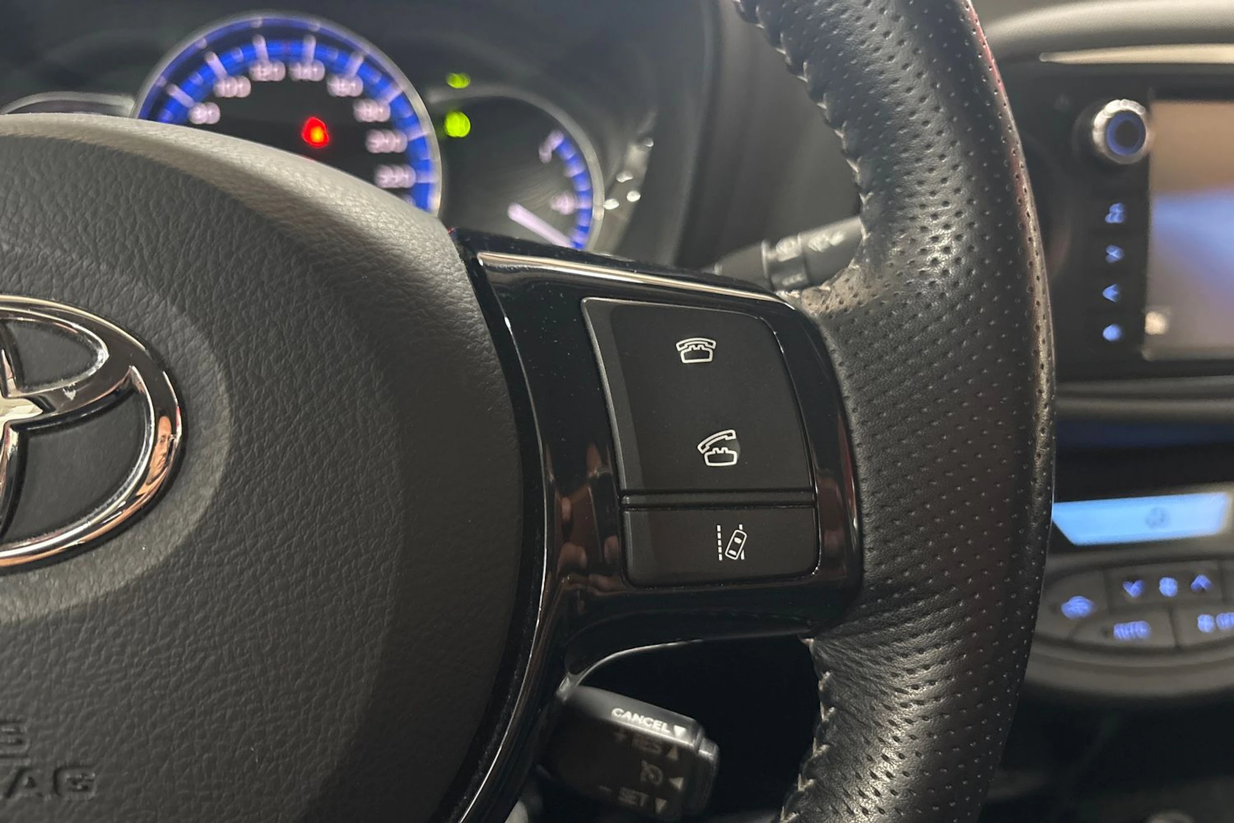 musta Toyota Yaris 2017 kuva 18.