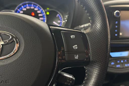 musta Toyota Yaris 2017 kuva 18.